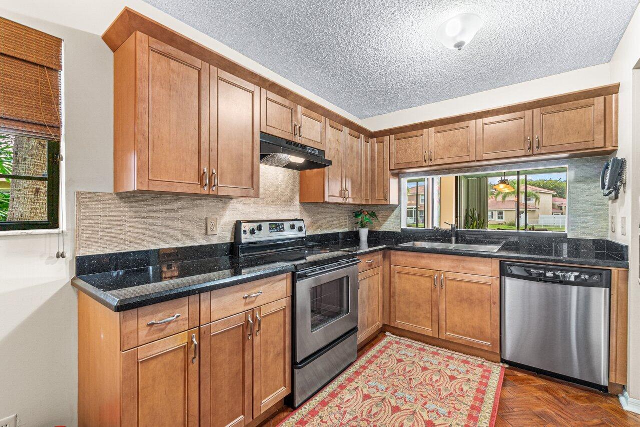 18258 Covina Way, Unit 101 Boca Raton, FL 33498 - Photo 10 of 40 Kitchen