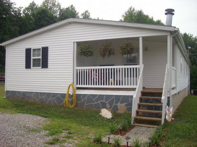 174 Summit Road Martinsville, VA 24112 - Photo 2 of 4 Deck
