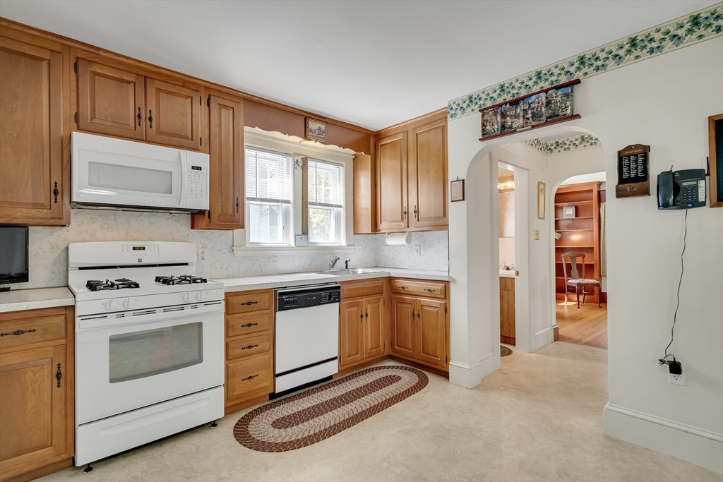 9 Farmcrest Avenue Lexington, MA 02421 - Photo 8 of 20 Gallery Image 8