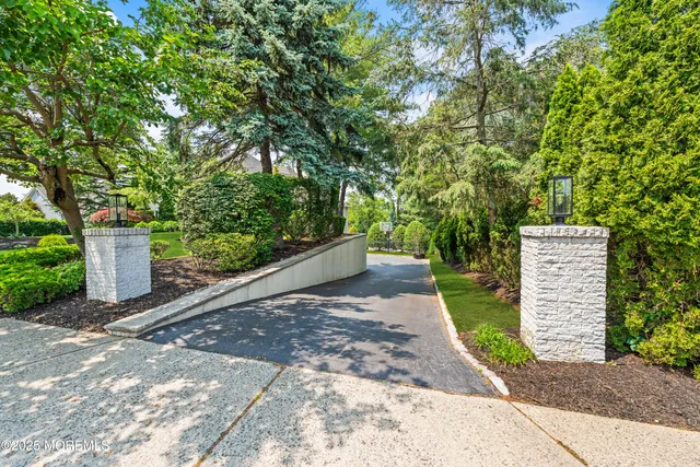 a kitchen that has a stove in it