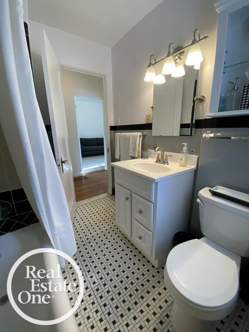897 Rivard Boulevard Grosse Pointe, MI 48230 - Photo 24 of 42 50212858-44396019-1304-4516-b68d-4afef23079d6.JPG