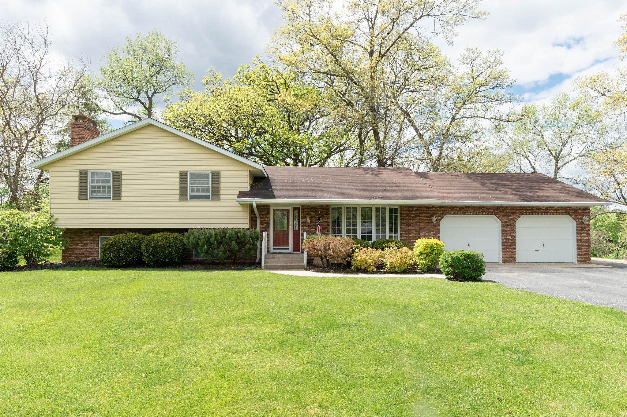 10594 Grover Oaks Road Roscoe, IL 61073 - Photo 4 of 50