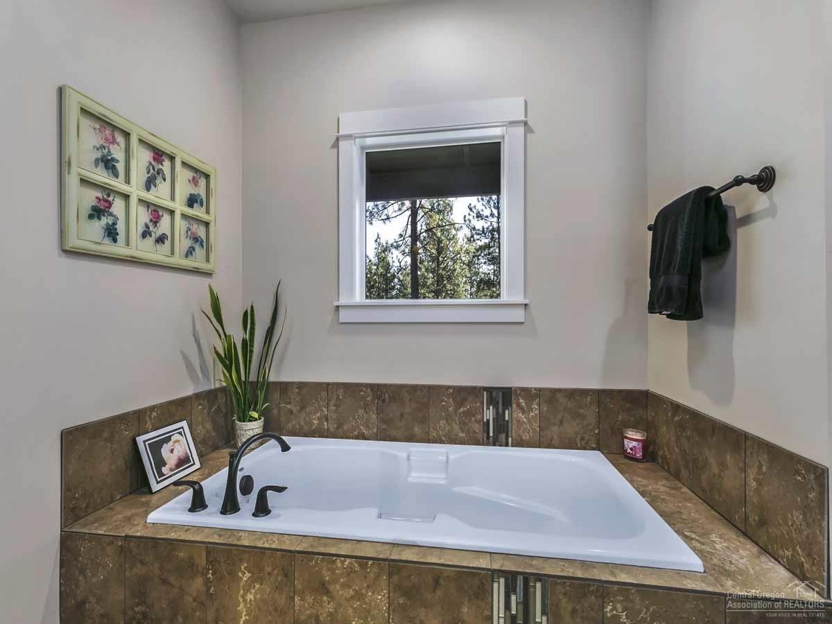 60202 Crater Road Bend, OR 97702 - Photo 11 of 25 Additional Photo