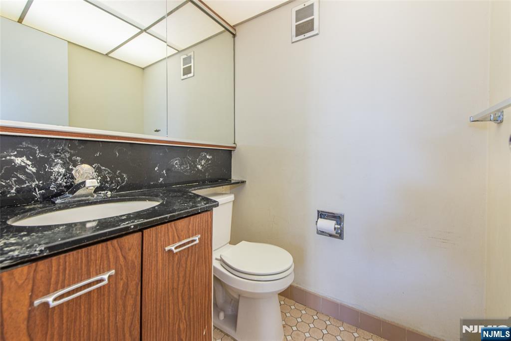 355 River Road, Unit H Nutley, NJ 07110 - Photo 17 of 19