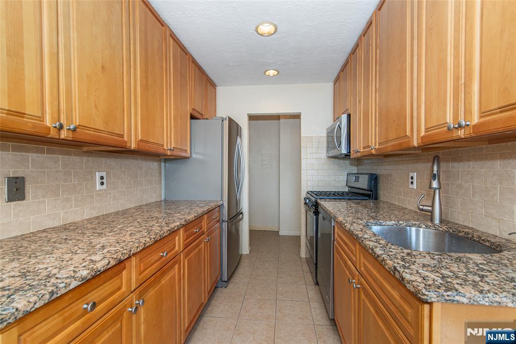 355 River Road, Unit H Nutley, NJ 07110 - Photo 5 of 19