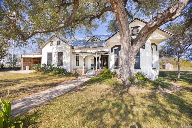 $420,000 | 7150 County Road 429, D'Hanis, TX 78850