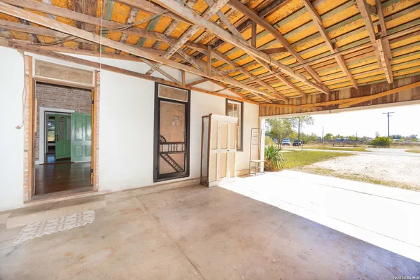 $420,000 | 7150 County Road 429, D'Hanis, TX 78850