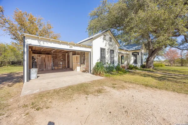 $420,000 | 7150 County Road 429, D'Hanis, TX 78850