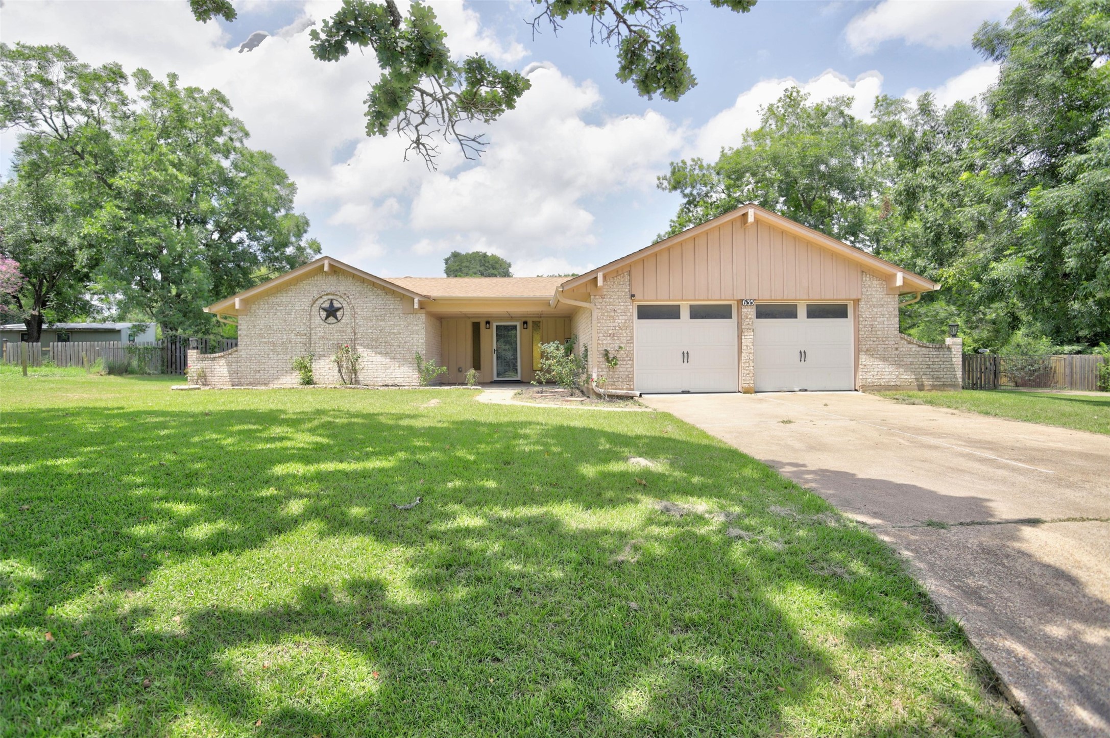 635 East Church Street Centerville, TX 75833 - Photo 1 of 33