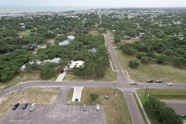 $76,000 | 901 West Linden Street, Rockport, TX 78382