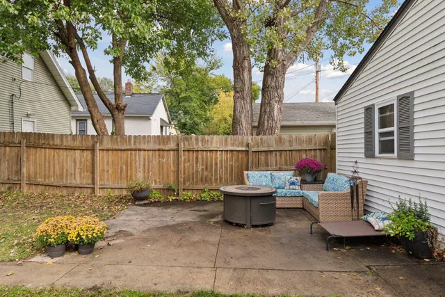 $325,000 | 958 West James Avenue, St. Paul, MN 55102