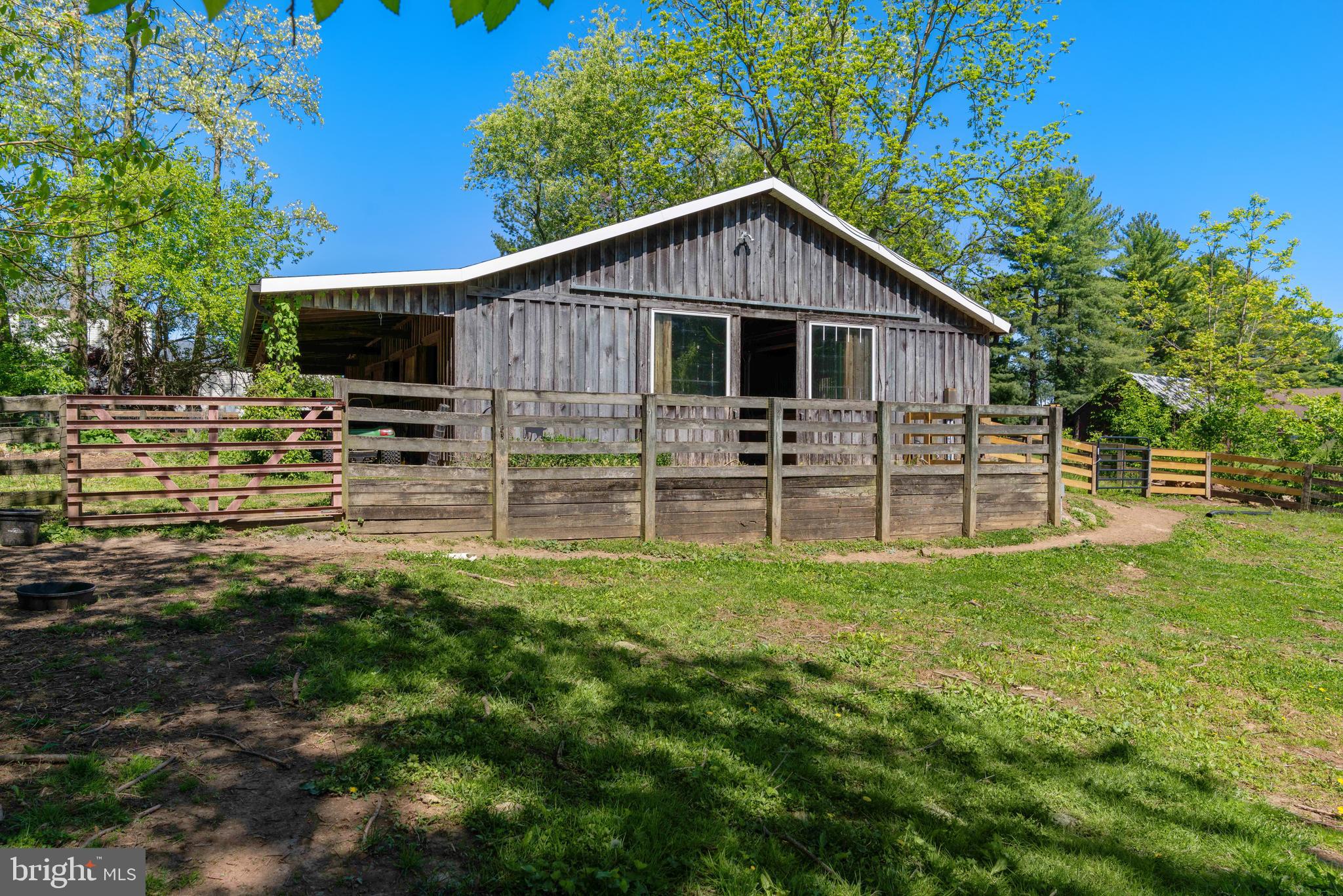 19000 Muncaster Road Derwood, MD 20855 - Photo 27 of 83 Five stall center aisle barn