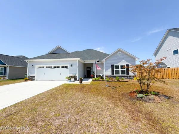 $380,000 | 466 Pebble Shore Drive, Sneads Ferry, NC 28460