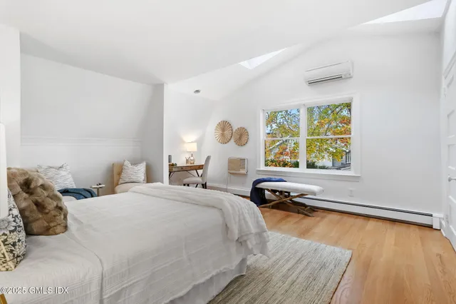 $2,760,000 | 11 Shorelands Place, Old Greenwich, CT 06870