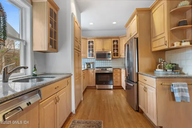 $2,760,000 | 11 Shorelands Place, Old Greenwich, CT 06870