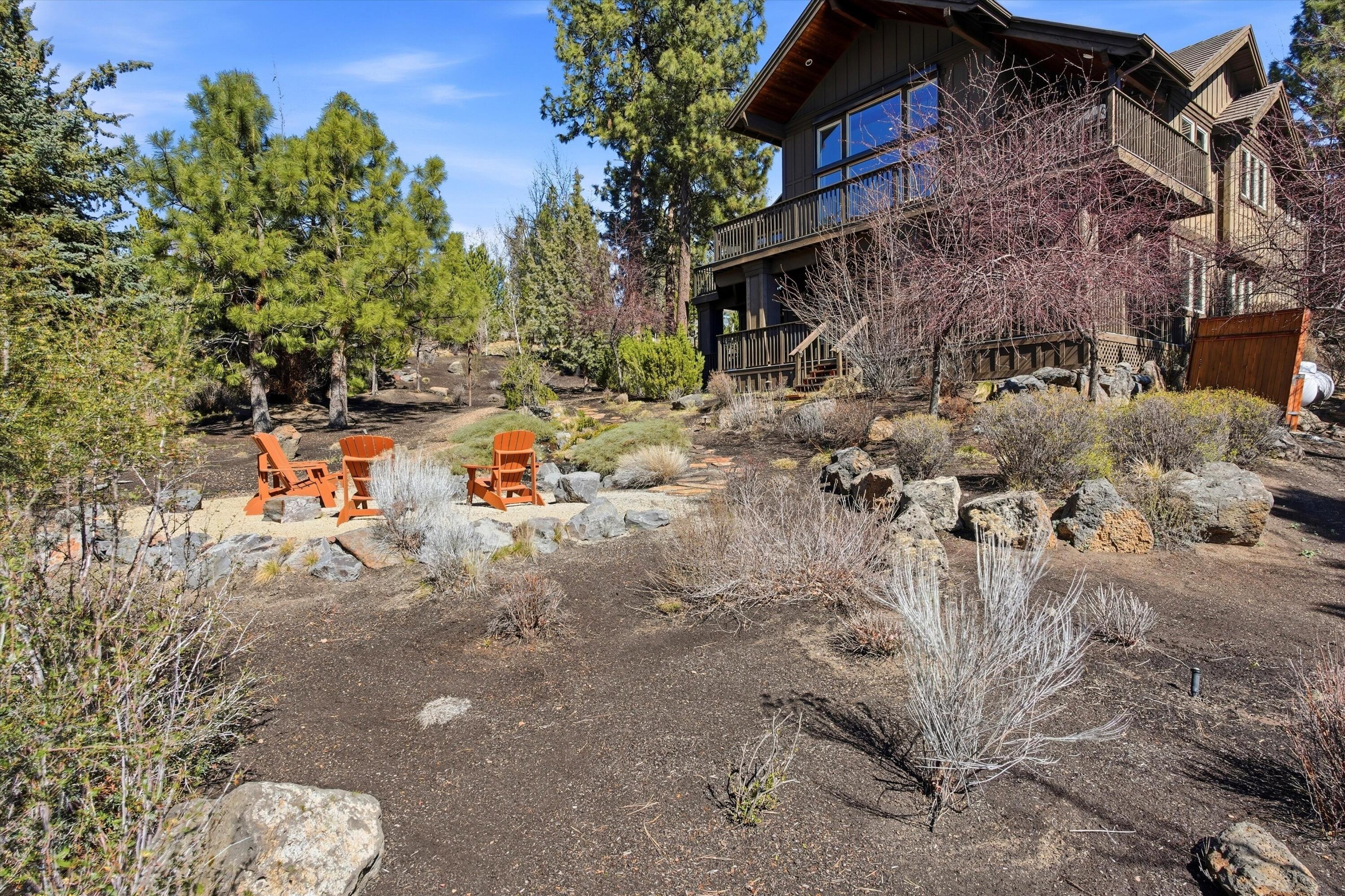 15 Southwest Quail Butte Place Bend, OR 97703 - Photo 3 of 55 a backyard of a house with lots of green space