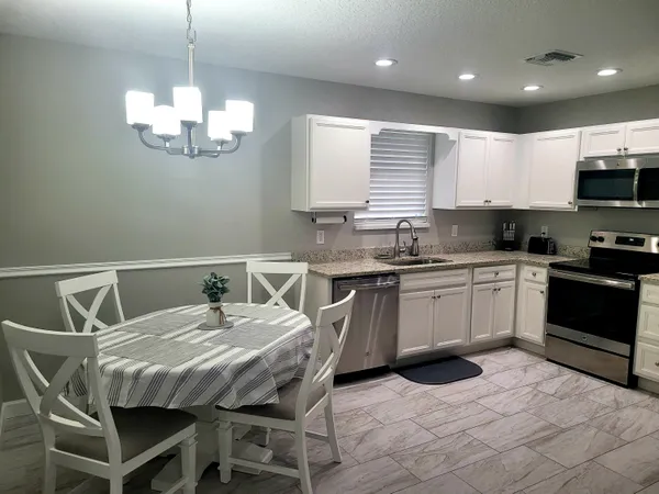 $2,200 | 511 West Pine Street, Unit B, Lantana, FL 33462