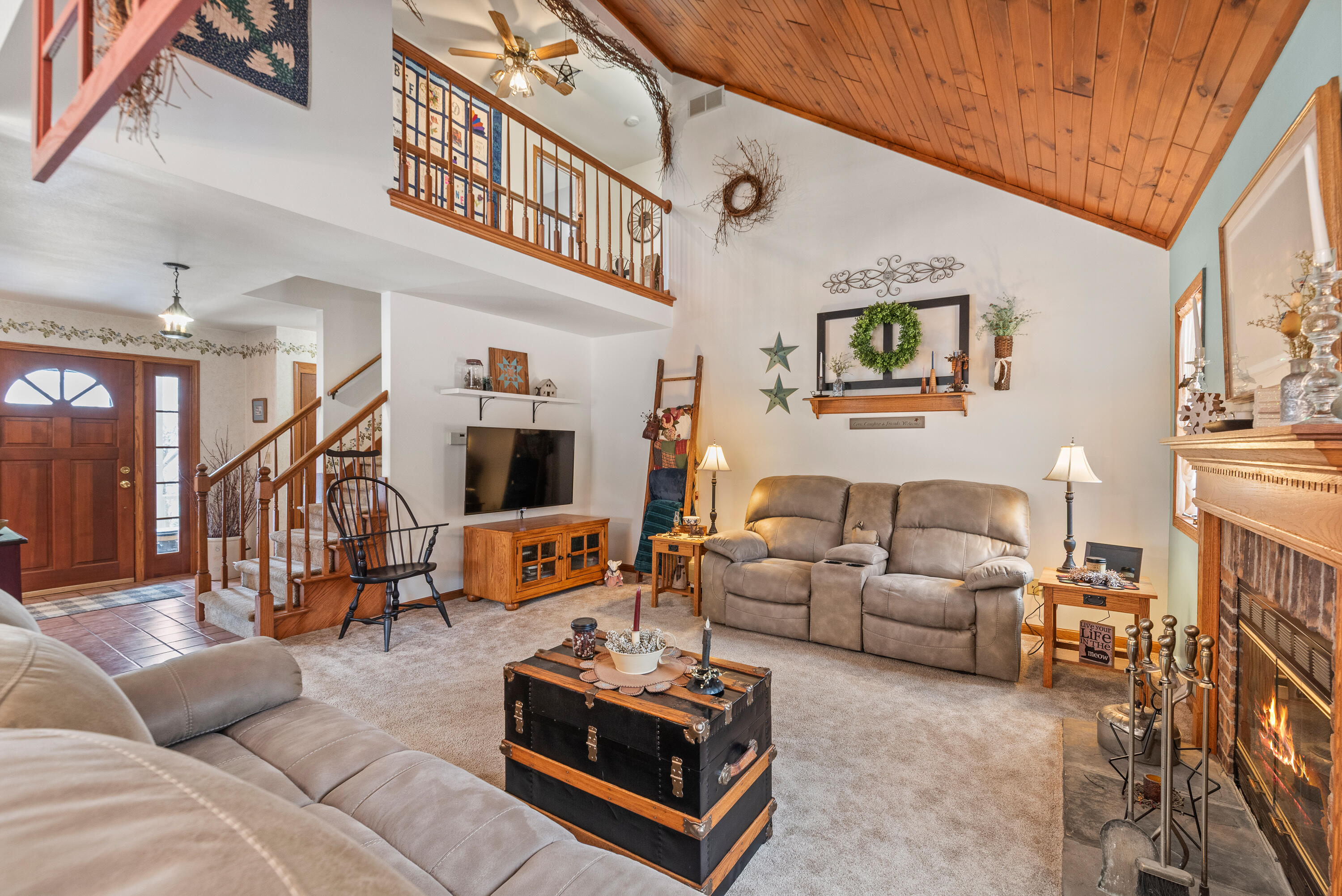 W1072 Hilltop Road Rubicon, WI 53078 - Photo 10 of 51 living room