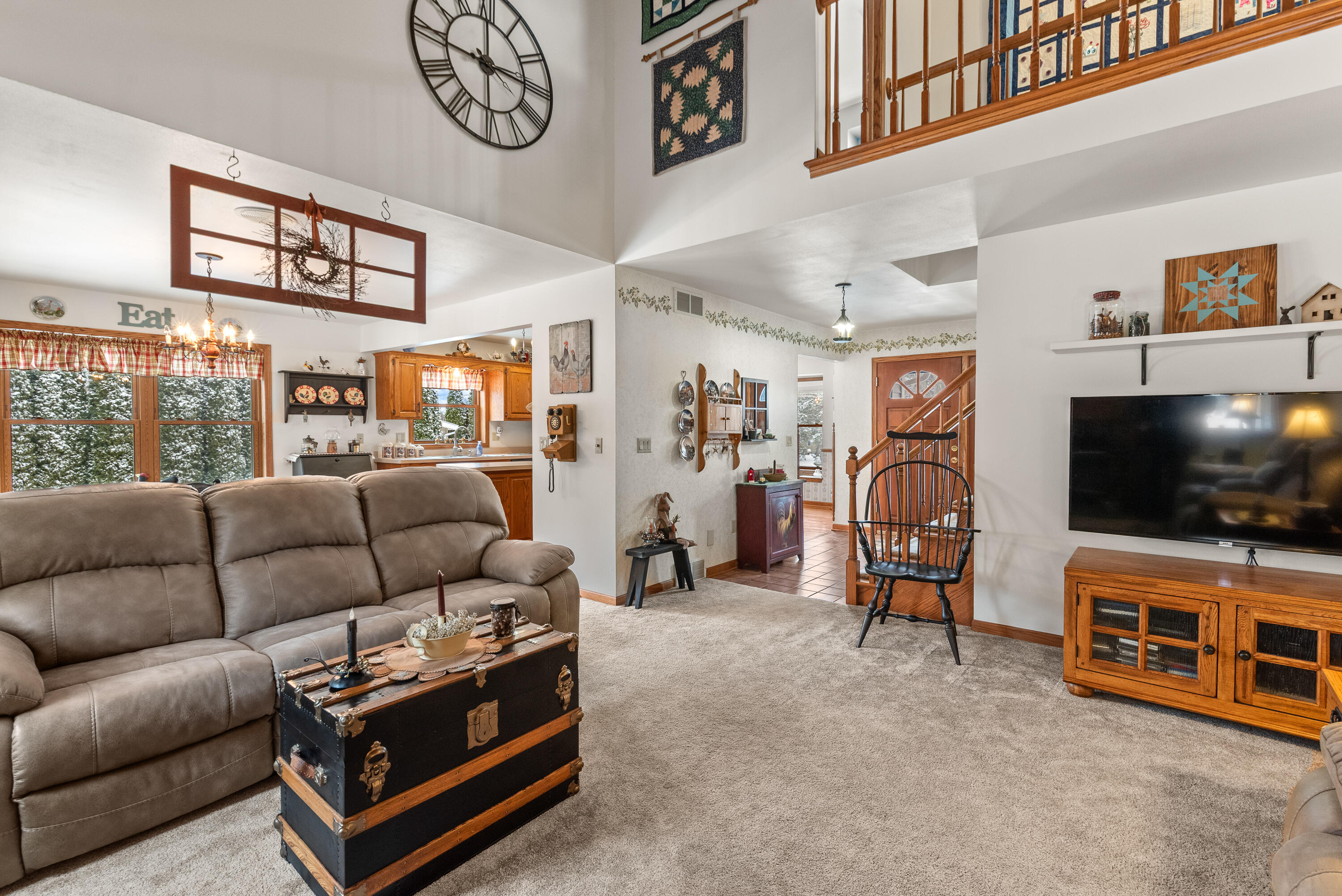 W1072 Hilltop Road Rubicon, WI 53078 - Photo 13 of 51 living room