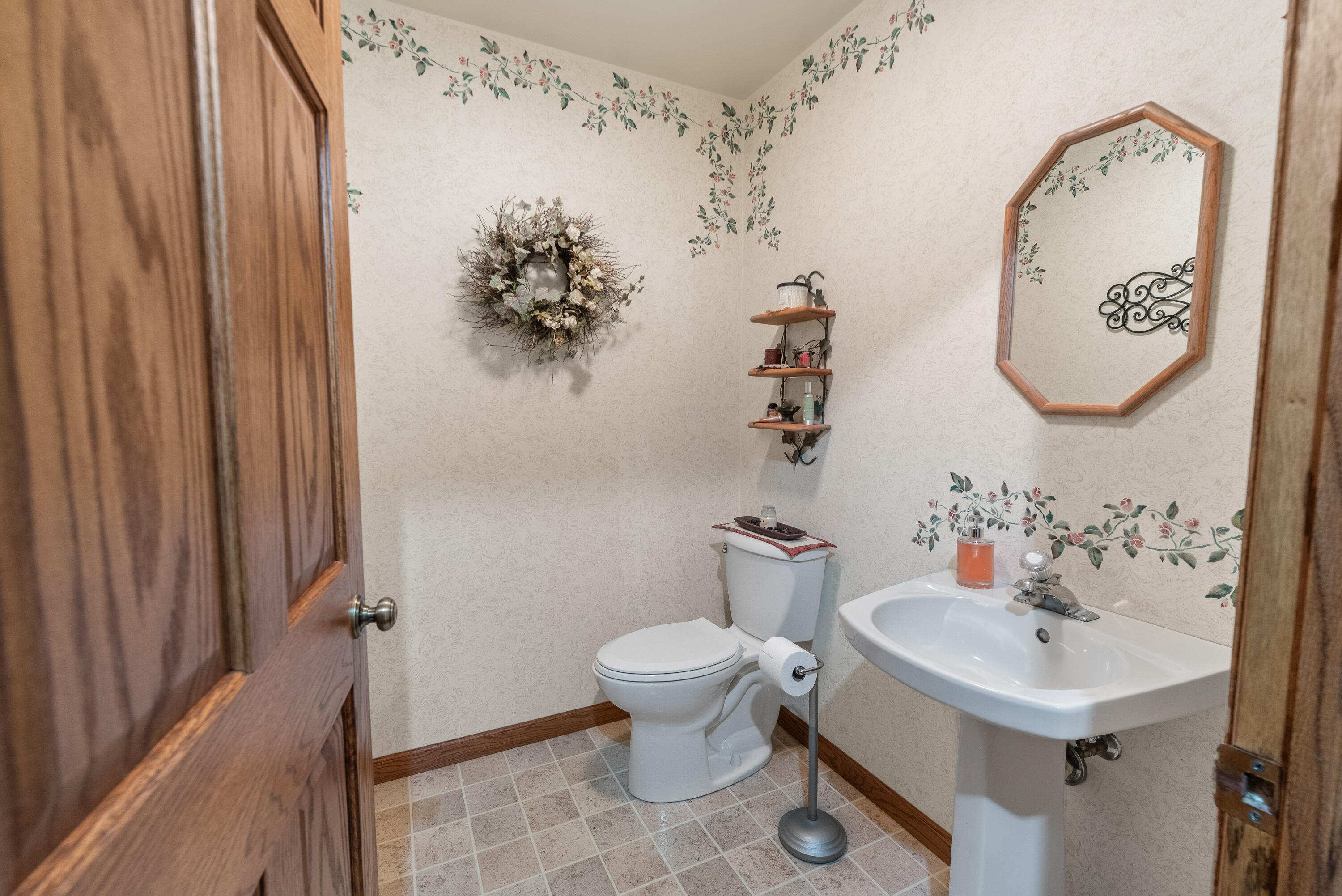 W1072 Hilltop Road Rubicon, WI 53078 - Photo 17 of 51 1/2 bath on main