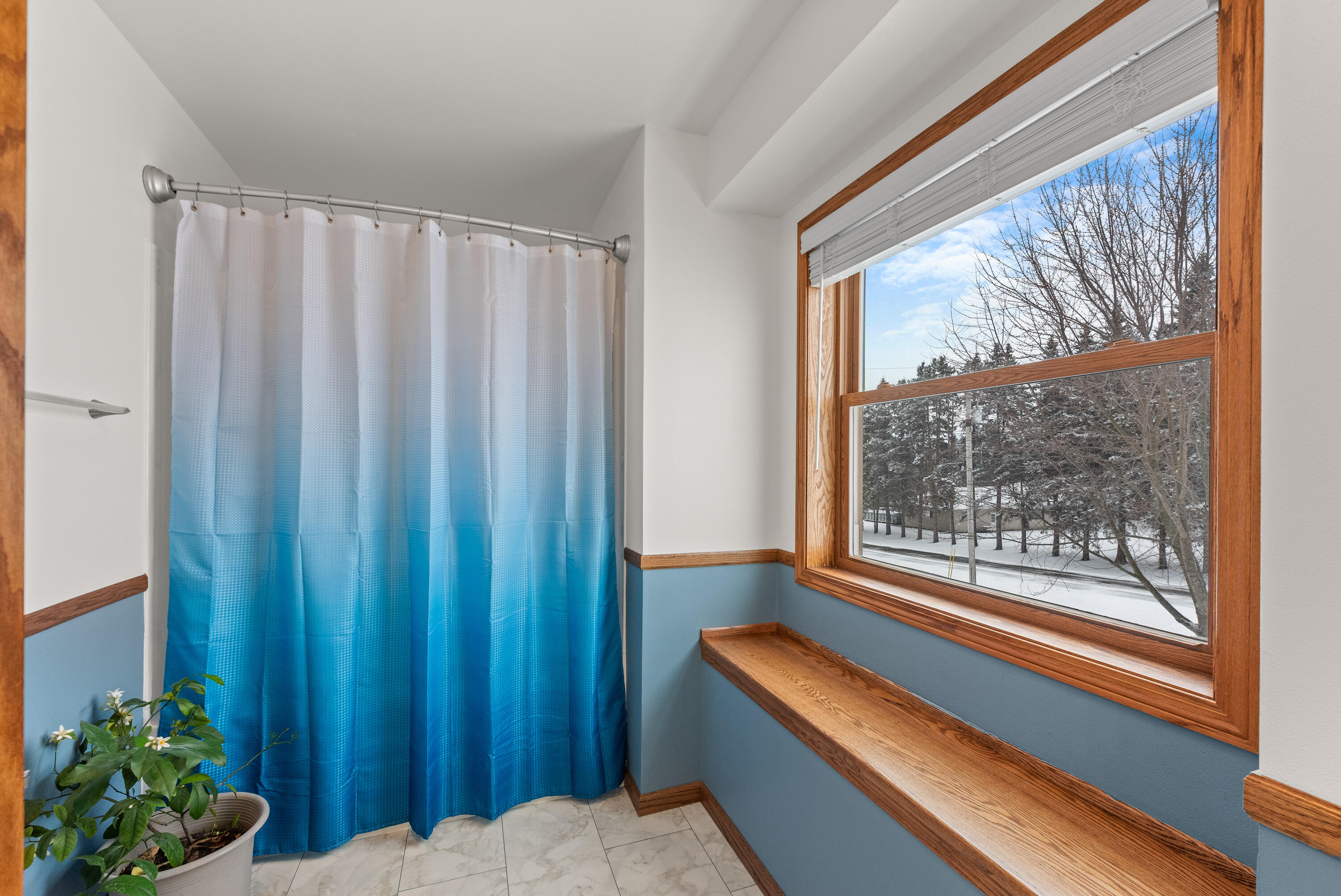 W1072 Hilltop Road Rubicon, WI 53078 - Photo 28 of 51 full bath on upper