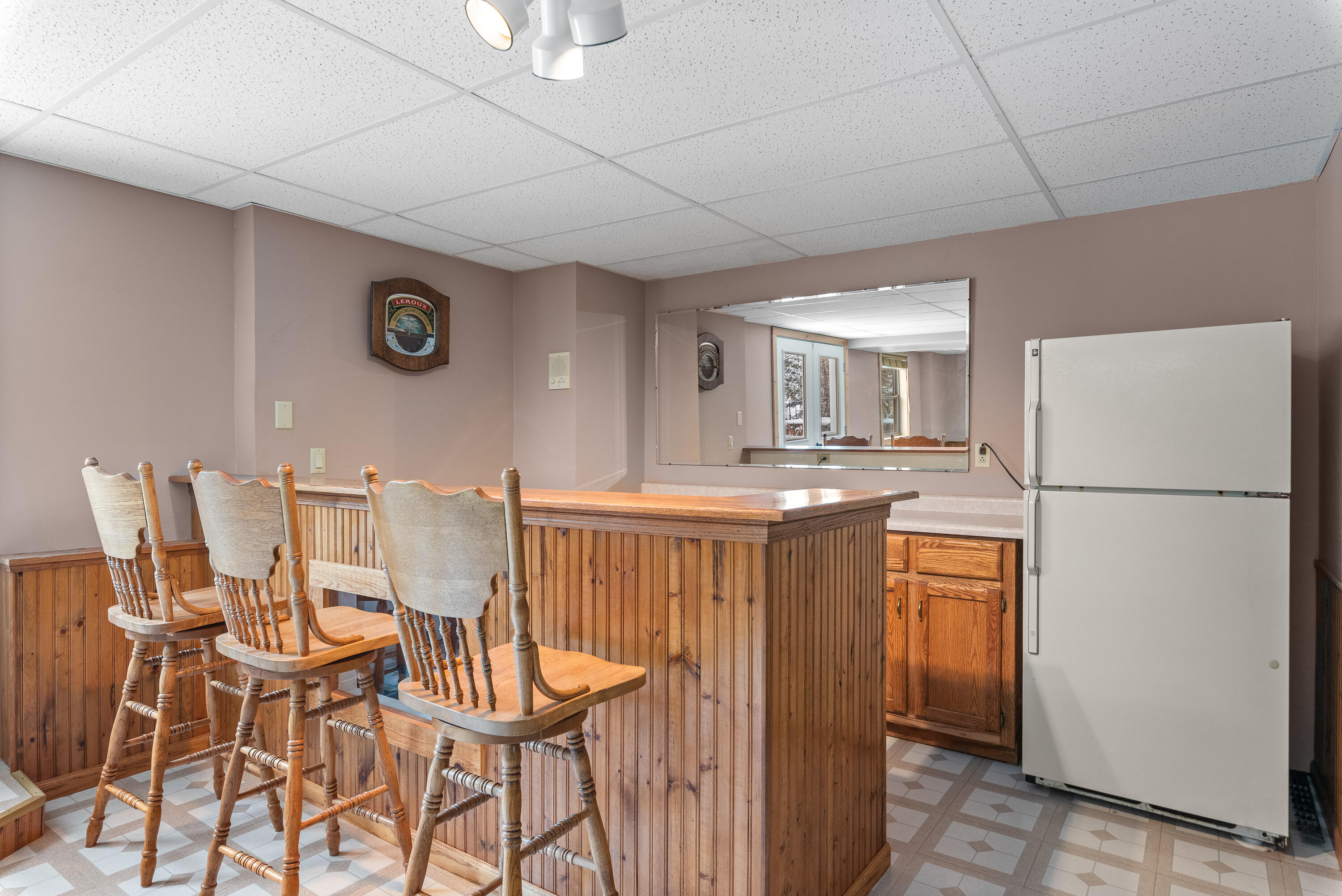 W1072 Hilltop Road Rubicon, WI 53078 - Photo 36 of 51 LL bar area