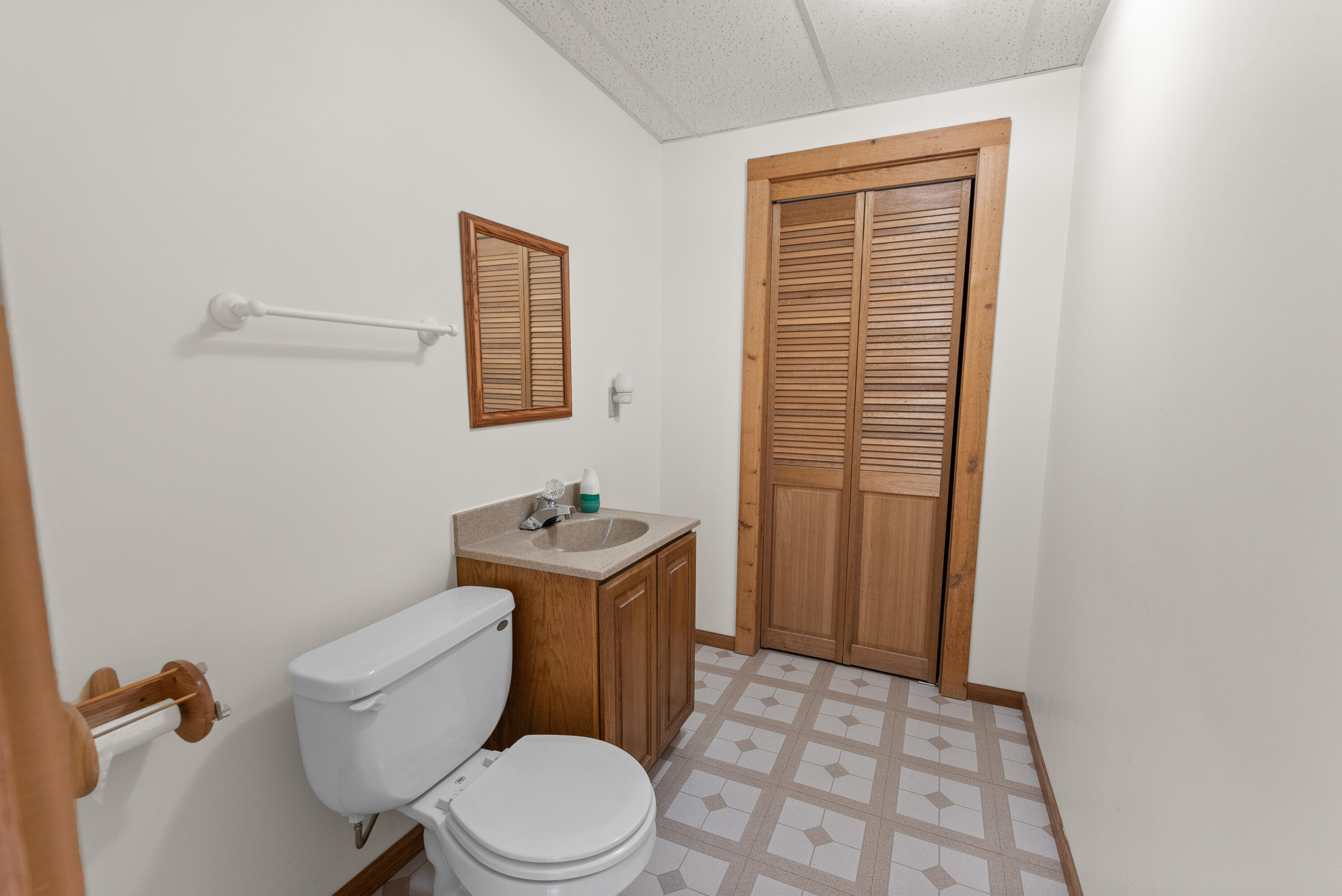 W1072 Hilltop Road Rubicon, WI 53078 - Photo 37 of 51 1/2 bath on LL