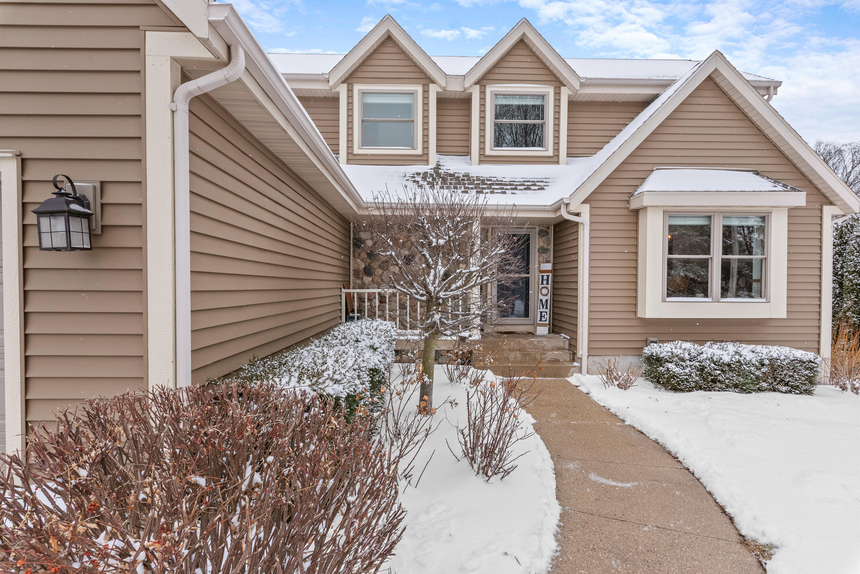 W1072 Hilltop Road Rubicon, WI 53078 - Photo 46 of 51 front entrance