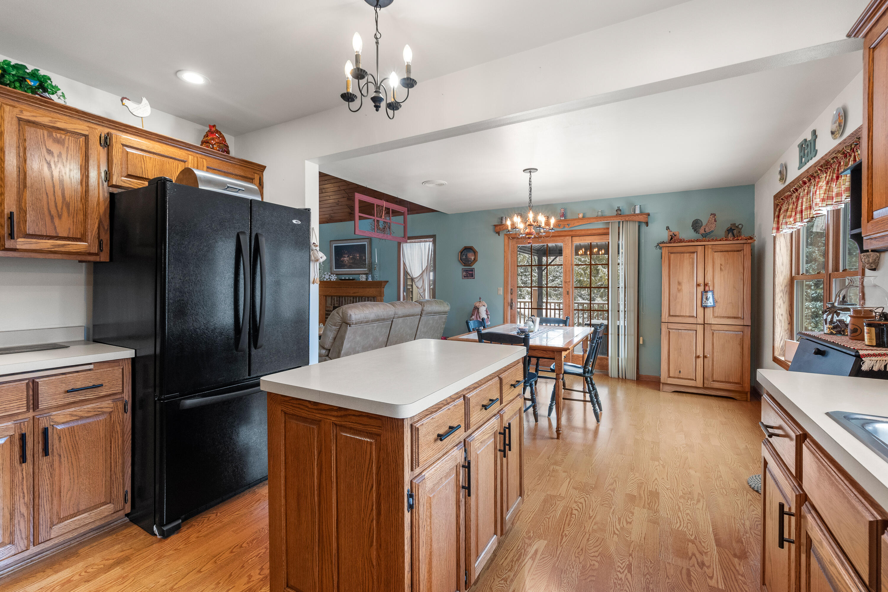 W1072 Hilltop Road Rubicon, WI 53078 - Photo 4 of 51 All appliances included