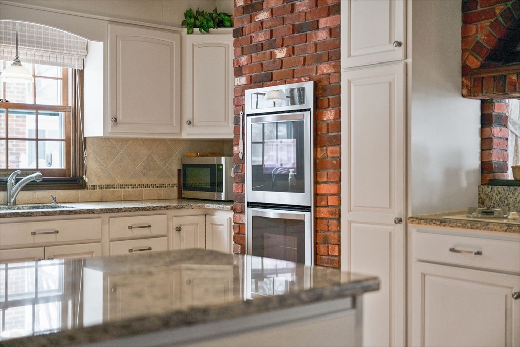 46 Eckington Street Springfield, MA 01108 - Photo 12 of 42 Gallery Image 12