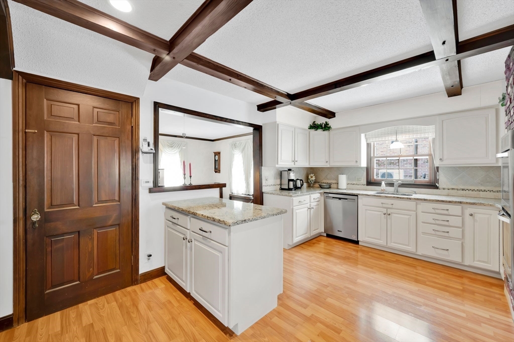 46 Eckington Street Springfield, MA 01108 - Photo 14 of 42 Gallery Image 14