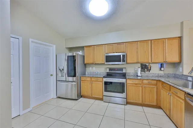 $370,000 | 2613 Thames River Place, Valrico, FL 33596