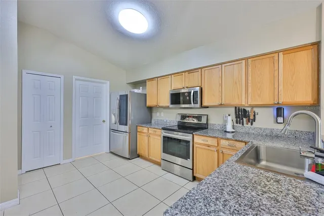 $370,000 | 2613 Thames River Place, Valrico, FL 33596