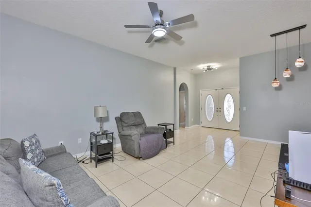 $370,000 | 2613 Thames River Place, Valrico, FL 33596