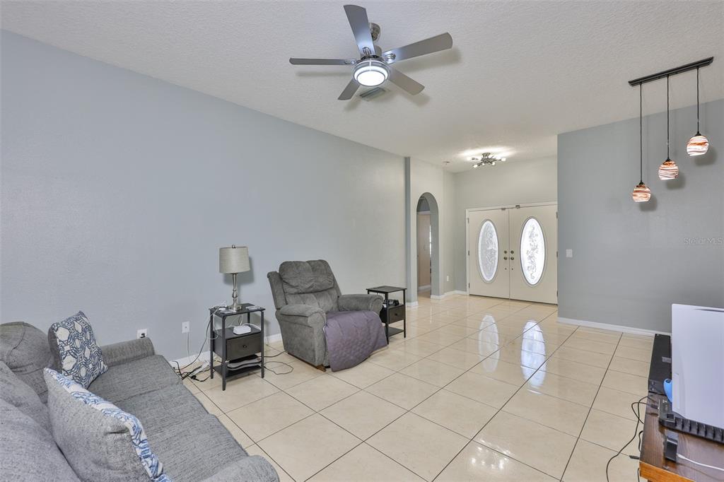 2613 Thames River Place Valrico, FL 33596 - Photo 6 of 41 a living room with furniture