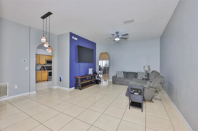 $370,000 | 2613 Thames River Place, Valrico, FL 33596