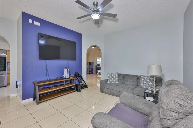 $370,000 | 2613 Thames River Place, Valrico, FL 33596