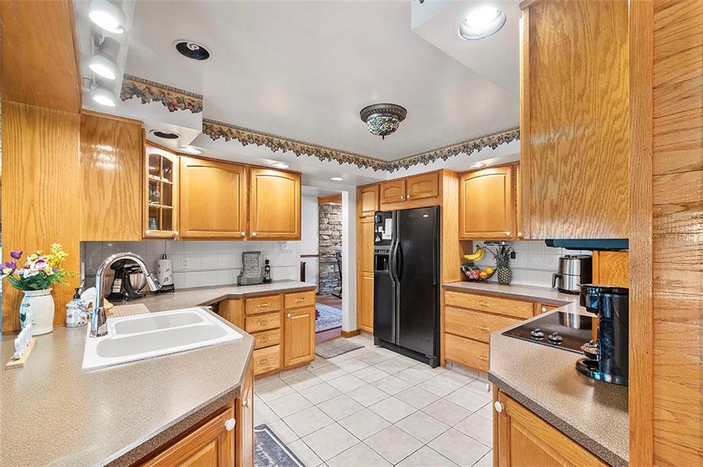 33 Bellview Drive McKees Rocks, PA 15136 - Photo 6 of 25 Gallery Image 6