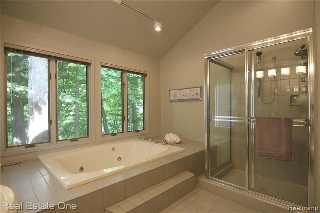 28053 Inkster Road Farmington Hills, MI 48334 - Photo 22 of 46