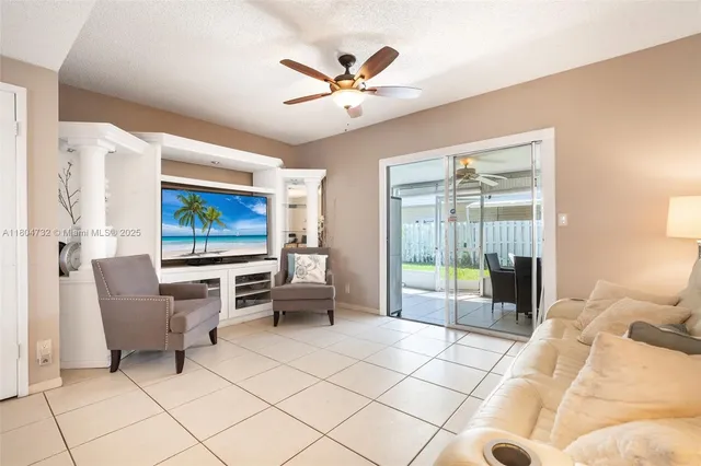 $2,700 | 2683 Northeast 15th Street, Unit 2683, Pompano Beach, FL 33062