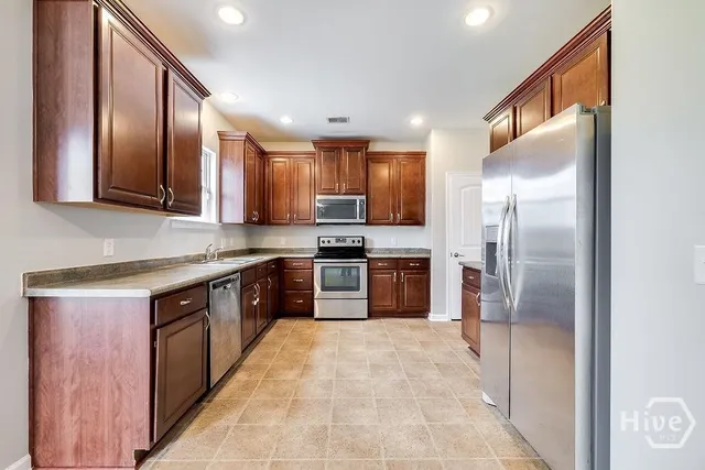 $2,900 | 34 Crystal Lake Drive, Port Wentworth, GA 31407