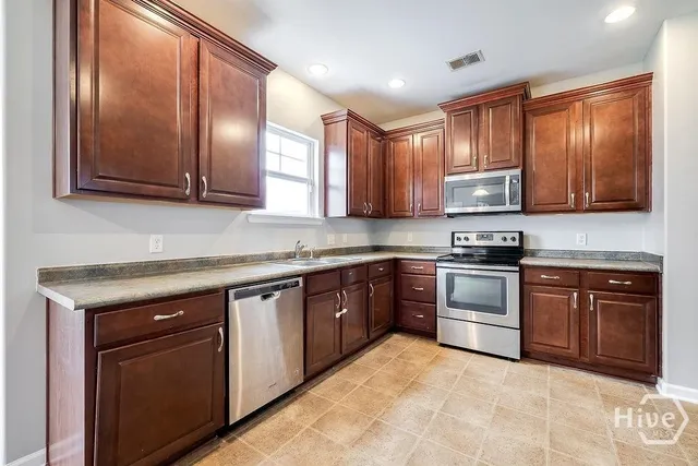 $2,900 | 34 Crystal Lake Drive, Port Wentworth, GA 31407