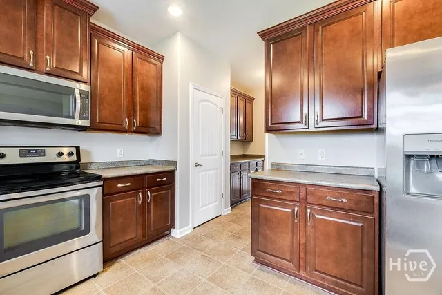 $2,900 | 34 Crystal Lake Drive, Port Wentworth, GA 31407