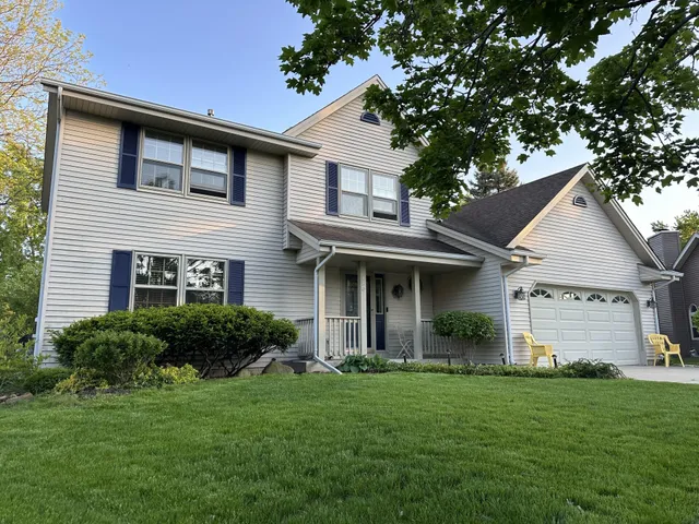 $448,000 | 880 Uhen Court, Burlington, WI 53105