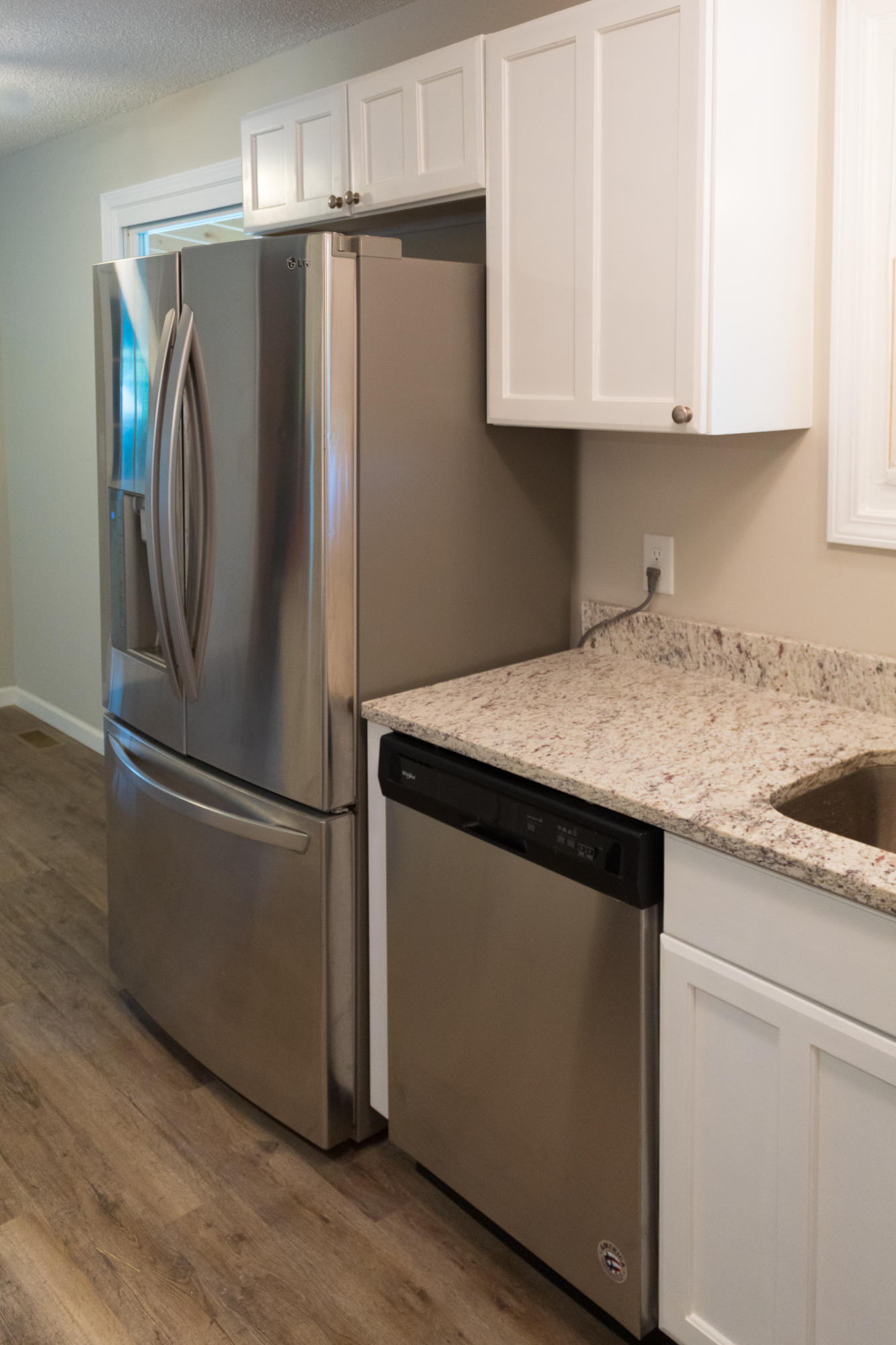 5600 Inca Lane Kingsport, TN 37664 - Photo 33 of 47 Kitchen - Refrigerator & Dishwasher