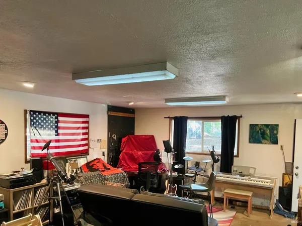 $350,000 | 4020 Ridge Circle, Willits, CA 95490