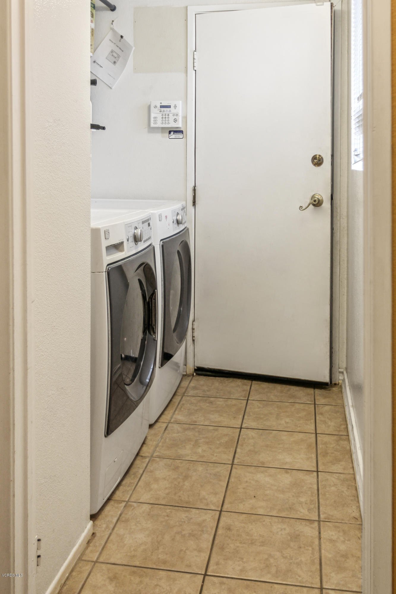 3534 Olds Road Oxnard, CA 93033 - Photo 9 of 14 a utility room with dryer and washer