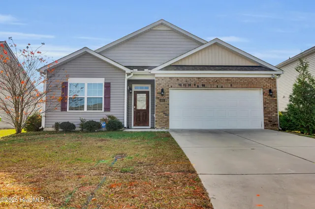 $2,300 | 402 Isabelle Street, New Bern, NC 28560