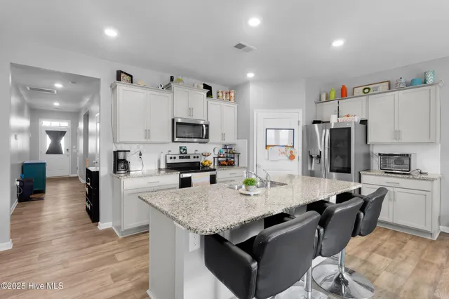 $2,300 | 402 Isabelle Street, New Bern, NC 28560