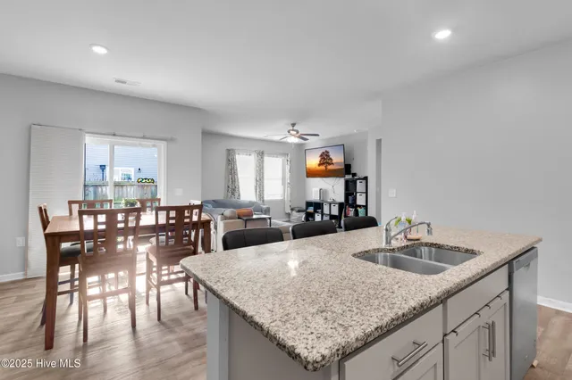 $2,300 | 402 Isabelle Street, New Bern, NC 28560